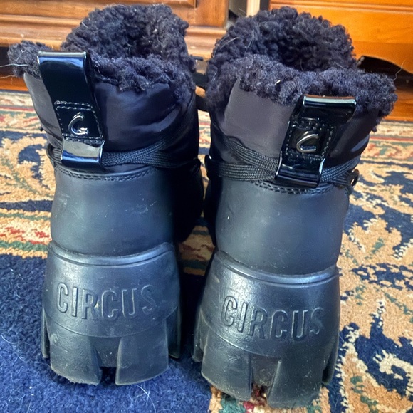 Circus Platform Sherpa Boots - Picture 3 of 5